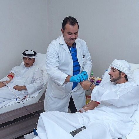 Medicine Pic Snapchat, Prince Wedding, Middle Eastern Men, Handsome Men Quotes, Royal Family Pictures, Pictures Of Prince, Mohammed Bin Rashid Al Maktoum, Blood Drive, Rashid Al Maktoum