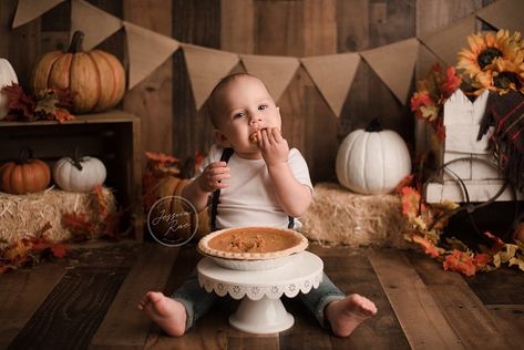 First Birthday Pie Smash, Fall Cake Smash Photoshoot, Pumpkin Pie Photoshoot, Pumpkin Pie Smash First Birthday, Fall Smash Cake Photos, Fall 1st Birthday Photoshoot, Fall First Birthday Photoshoot, Fall Cake Smash, Pumpkin Cake Smash