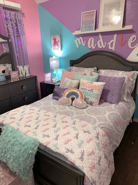 Toddler Pink Bedroom Ideas, Unicorn Room Ideas Bedrooms, Girly Room Ideas For Kids, Daughter Room Makeover, Girly Bedroom Ideas For Kids, Unicorn Bedroom Ideas Kid Rooms, Unicorn Room Ideas, Toddler Girl Bedroom Themes, Unicorn Bedroom Ideas