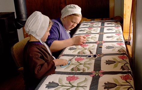 The Quilter's Apprentice photograph by Bill Coleman Amische Quilts, Amish Living, Crafts For Sale, Amish Culture, History Of Quilting, Making Quilts, Lancaster County Pa, Amish Community, Quilt Care