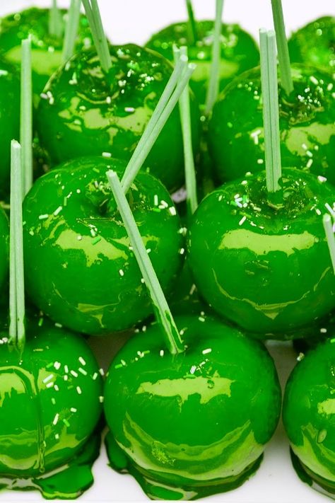 Candy Apple Green, Candied Apples, Green Eating, Toffee Apple, Green Candy, Sugar Rush, Greens Recipe, Candy Apples, Green Christmas