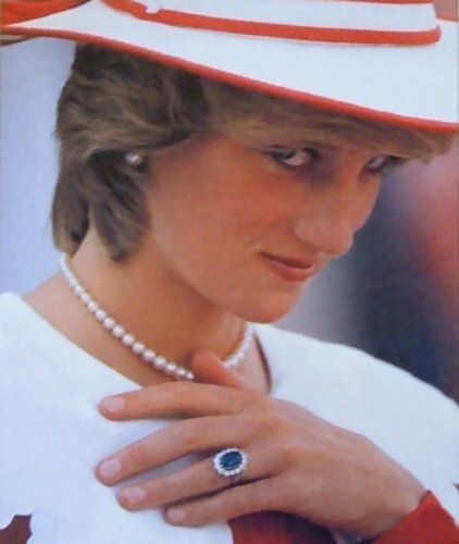 Princess Diana Princess Diana Engagement Ring, Diana Engagement Ring, Diana Queen, Princess Diana Ring, Diana Ring, Prinz Harry, Princes Diana, Diana Fashion, Charles And Diana