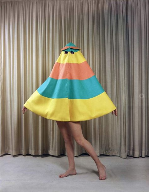 26 Memes and Pics to Tick the Time Away - Funny Gallery High Fashion Outfits, Weird Fashion, 1960s Fashion, 60s Fashion, Fashion Tips For Women, High Fashion, Cool Style, Shopping Outfit, Vintage Fashion