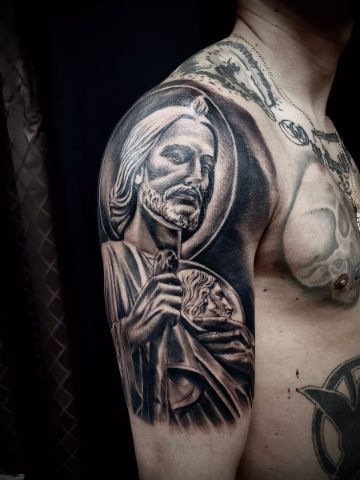 tatuajes de san judas tadeo sombras Rk Tattoo Design, Saint Jude Tattoo, St. Jude Tattoo, St Jude Tattoo, San Judas Tadeo Tattoo, Religous Tattoo, Forearm Cover Up Tattoos, Hulk Tattoo, Catholic Tattoos