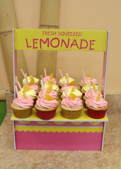 Cupcakes Theme Ideas, Lemonade Stand Cake, Cupcake Contest Ideas, Cupcake Wars Display Ideas, Cupcake Wars Theme Ideas, Cupcake Wars Themes, Cupcakes Theme, Fair Cupcakes, Fair Themed Cupcakes