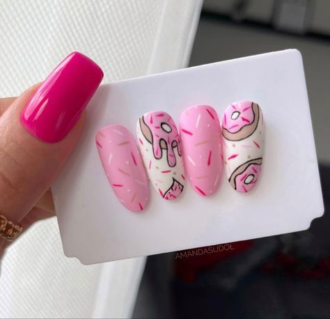 Attractive Nails, Hottest Nail Trends, 2023 Beach, Quick Nail Art, Acrylic Nails Almond Shape, Pop Art Nails, Nails Art Designs, Fake Nails Designs, Art Deco Nails