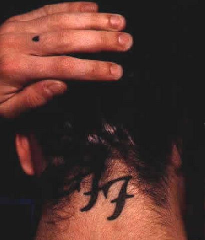 Dave Grohl Tattoo, Josh Homme, Rock Boys, Foo Fighters Nirvana, Different Tattoos, Dave Grohl, Celebrity Tattoos, Foo Fighters, Piercing Tattoo