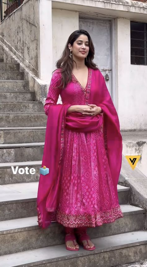 Celebrities In Salwar Suits, Jorjet Suit Design New, Janhvi Kapoor Indian Outfits, Sonam Bajwa Indian Outfits, Alia Bhatt Kurti Outfit, Deepika Padukone Salwar, Aditi Bhatia In Suit, Chiffon Suits Indian, Simple Anarkali Suits