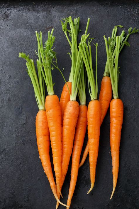 Organic carrots on black background Healthy Carbs List, Benefits Of Carrots, Carbs List, Health Benefits Of Carrots, Healthy Vision, Whole Grain Cereals, Healthy Superfoods, High Carb Foods, Healthy Carbs