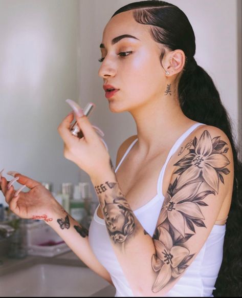 Arm Quote Tattoos, Shoulder Sleeve Tattoos, Bhad Bhabie, Girl Shoulder Tattoos, Quote Tattoos Girls, Red Ink Tattoos, Pretty Tattoos For Women, Dope Tattoos For Women, Cute Tattoos For Women