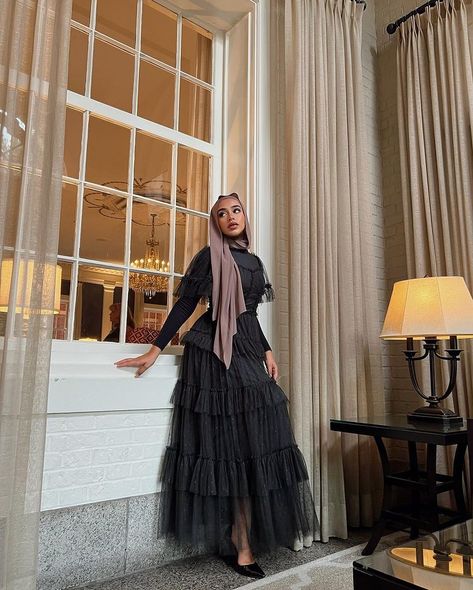 Batul Bazzi, Black Hijab Outfit, Modest Long Dresses, Hijabi Dresses, Farewell Dresses, Hijab Dress Party, Black Hijab, Modest Dresses Fashion, Muslim Style