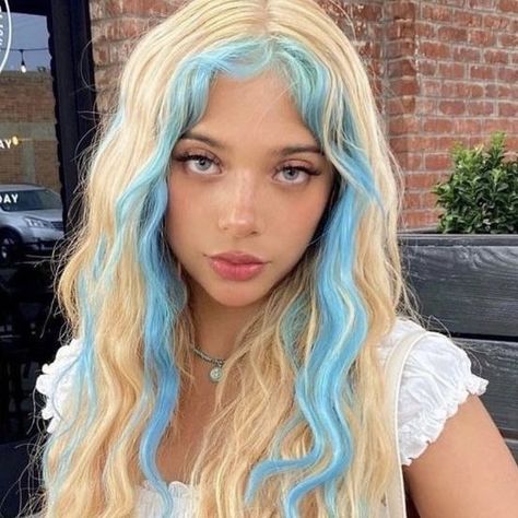 Lagoona Blue Hair Dye, Lagoona Blue Hairstyle, Mermaid With Blue Hair, Blue To Blonde Hair, Summer Dyed Hair, Blonde With Blue Hair, Monster High Hair Dye, Short Mermaid Hair, Blond And Blue Hair