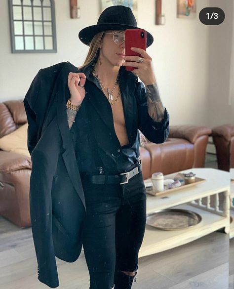 Tomboy Outfit For Party, Date Night Outfit Tomboy, Date Night Lesbian Outfits, Lesbian First Date Outfit, Masculine Looks For Women, Tomboy Clubbing Outfit, Masc Women Club Outfits, Fancy Lesbian Outfit, Elegant Lesbian Outfit