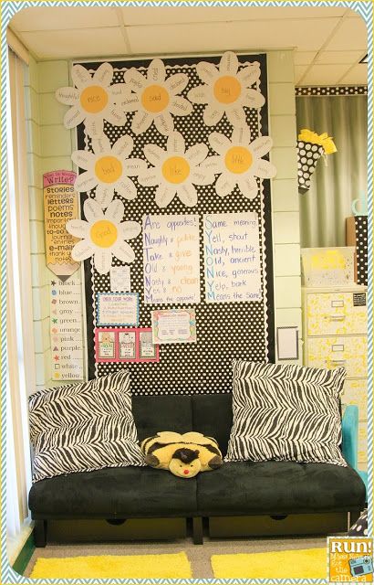 Black, White and Yellow classroom pictures Yellow Classroom, Crafts Photography, Bee Themed Classroom, Bee Classroom, Classroom Pictures, Classroom Board, Classroom Decor Themes, 2nd Grade Classroom, Theme Classroom