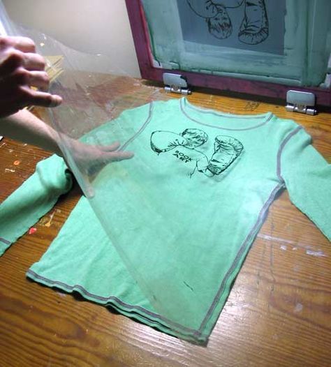 How To Design Tshirts, Screened Porch Decorating, Diy Screen Printing, Foto Transfer, Poster Diy, Cardigan Design, Screen Printing Shirts, Screen Printing Designs, Screen Design