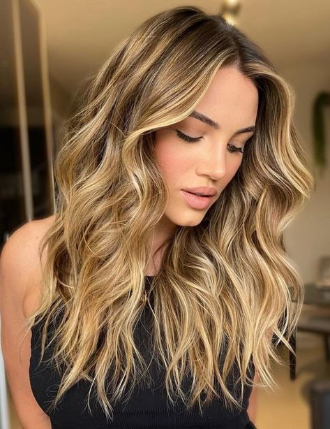 Warm Golden Honey Balayage for Long Hair Golden Honey Balayage, Balayage For Long Hair, Honey Blonde Hair Ideas, Messy Blonde Bob, Balayage Hair Honey, Brunette With Blonde Highlights, Honey Balayage, Fun Hairstyles, Honey Blonde Hair Color