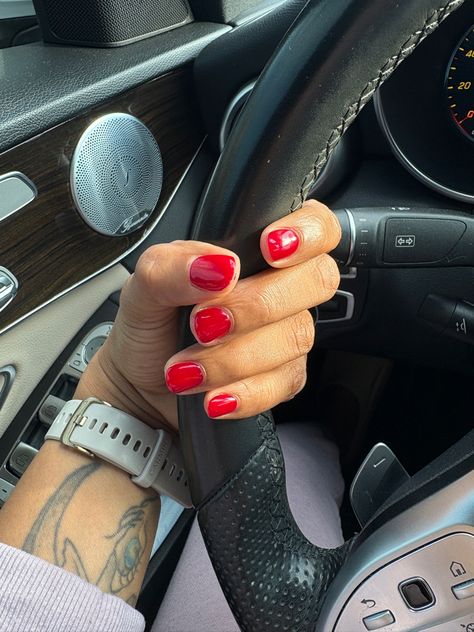 Scarlet, Nails