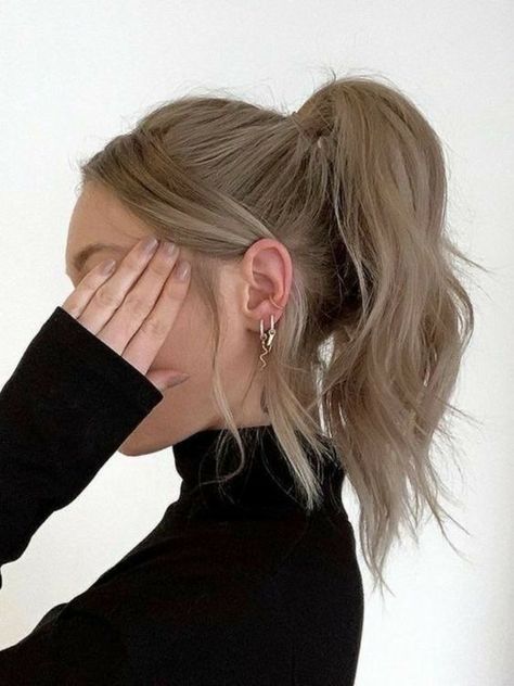 Fancy Ponytail, Curled Ponytail, High Ponytail Hairstyles, Rhinestone Hair Clip, Peinados Fáciles Para Cabello Corto, High Ponytail, High Ponytails, Smooth Hair, Aesthetic Hair