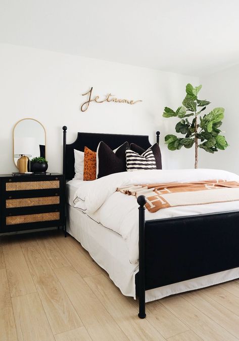 Matt Black Bed, Room Decor Black Bed, Bedding Ideas Black Headboard, Black Wood Bedroom Furniture, Black Bed Ideas, Black Paint For Furniture, Spray Paint For Furniture, Black Bedroom Furniture Decor Ideas, Bedroom With Black Furniture