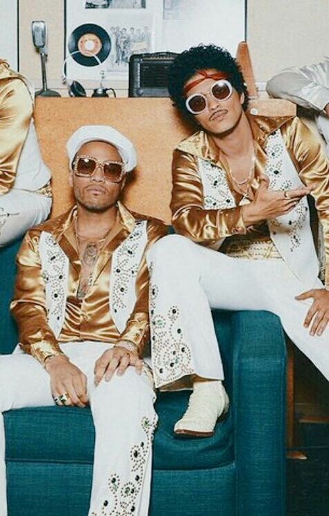 70s Outfits Ideas, Silk Sonic, Party Outfit Men, Anderson Paak, Disco Fever, Sibling Outfits, 70s Outfits, Glam Photoshoot, Song Of The Year