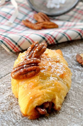 Food Ideas For Company, Recipes With Crossiant Dough, Room Temp Snacks, Cresent Roll Dessert Recipes, Crescent Rollups, Cresent Roll Desserts, Country Dinners, Parmesan Shortbread, Pecan Pie Recipes