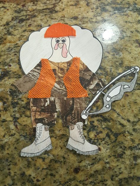 Turkey in disguise. Hunter Camo Turkey Disguise Project Ideas, Disguise A Turkey Hunter, Ariel Crafts, Turkey Disguised, Disguise Turkey, Turkey In Disguise, Turkey Template, Disguise A Turkey, Paper Turkey