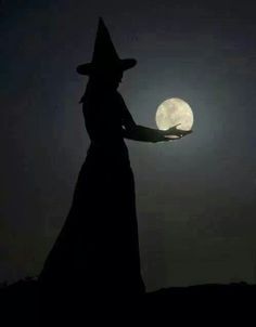 Holding Moon, Facts About Halloween, Moon Witch, About Halloween, Fall Theme, Season Of The Witch, Halloween Images, Witch Aesthetic, Witch Art