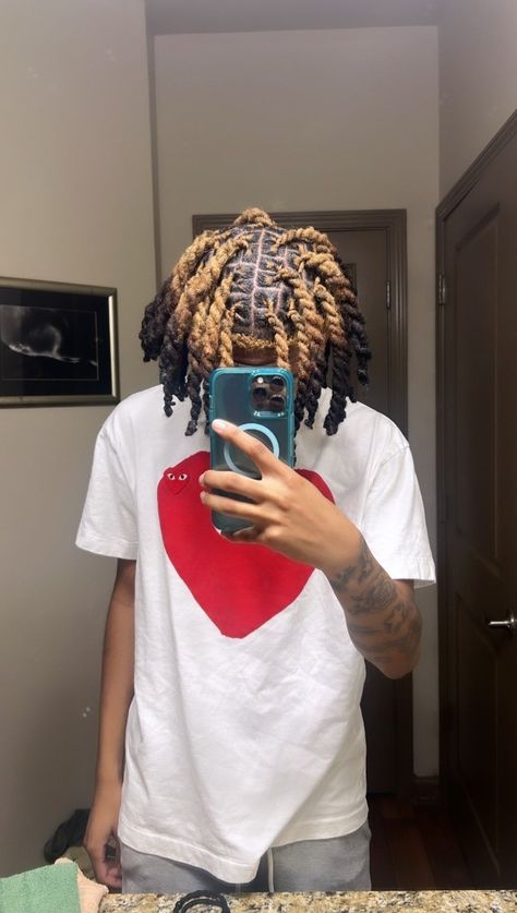 Locs Men Color, Reverse Ombre Locs Men, Dreads Dye Ideas, Dreadloc Color Ideas, Dyed 2 Strand Twist, Dyed Freeform Locs, Hair Color Ideas For Men Black, Dyed Locs Ideas Men, Reverse Dye Dreads