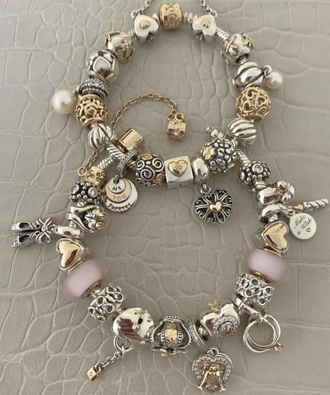 Pandora Bracelet Charms Ideas, Pandora Bracelet Designs, Pandora Jewelry Charms, Jewelry Aesthetic, Wrist Jewelry, Jewelry Accessories Ideas, Frozen In Time, Pandora Bracelet Charms, Gold Charm Bracelet