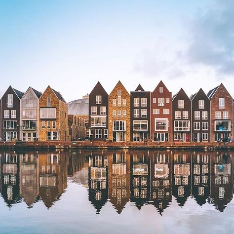 Nordic House Design, Mini Hotel, Housing Building, Haarlem Netherlands, Classic Facade, Townhouse Exterior, Nordic House, Apartment Architecture, Gable Roof