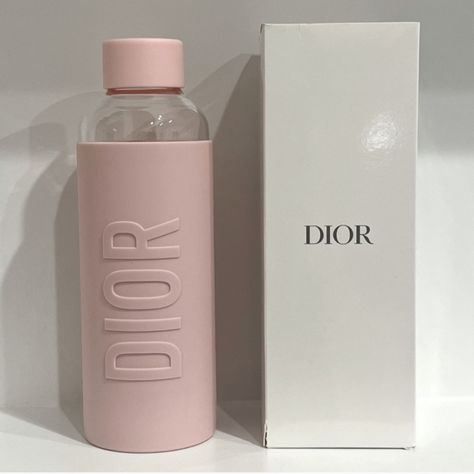 New In Box Authentic Limited Edition, Glass Bottle, Silicone Cover, Lucky Star Design On Cap, Cd Initials At Bottom, Box Included. Size: 550ml Water Bottle Infuser, Designer Water Bottle, Dior Water Bottle, Chanel Water Bottle, Loveshackfancy Stanley, Aesthetic Bottle, Silicone Accessories, Water Bottle Glass, Clear Water Bottle