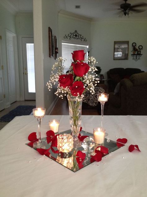 Valentine Centerpieces, Lighted Centerpieces, Rustic Wedding Decorations, Tafel Decor, Quince Ideas, בר מצווה, Diy Centerpieces, Valentine Wedding, Romantic Dinners