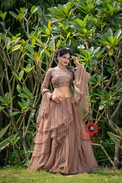 Lehenga Designs Latest, Mehandi Outfits, Fashion Show Dresses, Indian Women Fashion, Wedding Lehenga Designs, Lehenga Designs Simple, Long Dress Design, Fashion Drawing Dresses, Designer Party Wear Dresses