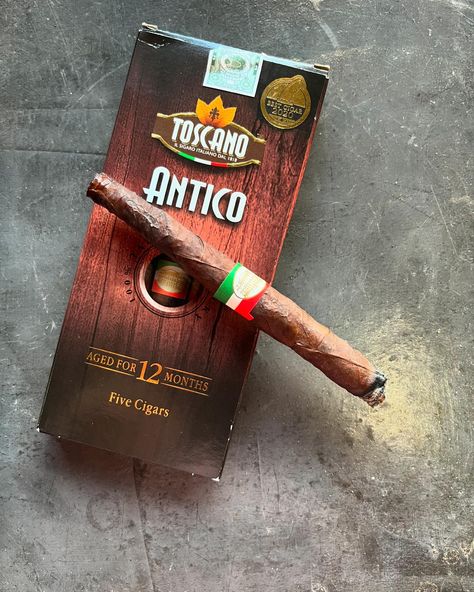 Fire-cured Friday! #mauicigars #toscano #toscanoantico #toscanocigars #italiancigars #firecured #smokelife808 #cigarlife #cigare #cigarcommunity #smokecigars #firecuredfriday Cuban Cigars Art, Red Friday, Pipes And Cigars, Cuban Cigars, Alcohol Bottles, Cigars And Whiskey, Humidor, Puff And Pass, Cigars