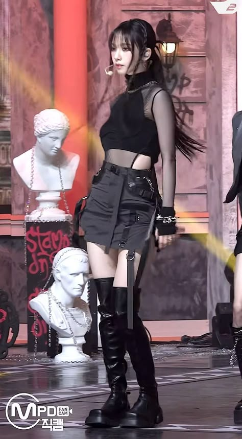 Aespa Stage Outfits Savage, Karina Stamp On It Outfit, Karina Up Outfit, Karina Aespa Stage Outfit, K Pop Fashion Women, Karina Black Outfit, Karina Aespa Fashion, Karina Aespa Stage, Aespa Core Outfit