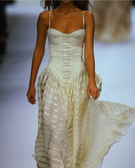 90s Runway Fashion, Runway Fashion Couture, Modern Vintage Fashion, Pink Bows, Claudia Schiffer, Fashion Styling, Wedding Dress Inspiration, Beautiful Gowns, Vintage Dress