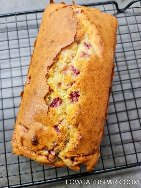 Sugar Free Bread, Strawberry Bread Recipes, Keto Fruit, Strawberry Bread, Blueberry Bread, Perfect Keto, Grain Free Recipes, Quick Bread Recipes, Strawberry Desserts