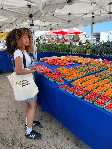 #fashion #overalls #sambas #ootd Fashion Overalls, Little People, Farmers Market, Farmer, Overalls, Cute Outfits, Ootd, Marketing, Outfit Inspo