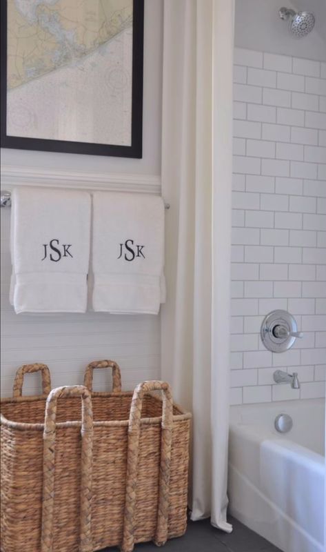 Grandmillennial Apartment, Coastal Grandma Bathroom, Grandmillennial Bathroom, Nancy Meyers Bathroom, Grand Millennial Bathroom, Grand Millennial, Hall Bathroom, Boys Bathroom, Bathroom Design Decor