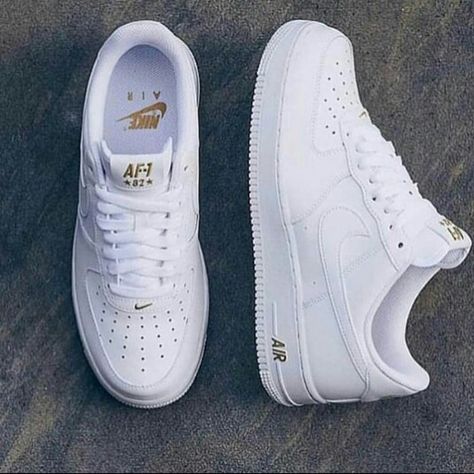 Nike Air Force 1 Women, Air Force 1 Women, Nike Fashion Sneakers, Kicks Shoes, Tenis Nike, Streetwear Mode, Nike Air Shoes, Fresh Shoes, Skateboarder