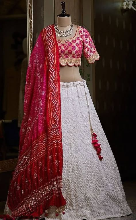 White Red Combination Lehnga, Bandani Lehengas Designs, Lehanga Designs Bandhani, Bandhani Lehenga Ghagra Choli, Shagun Saree, Gaji Silk Dupatta, Choli Design, Designer Bridal Lehenga Choli, Simple Lehenga