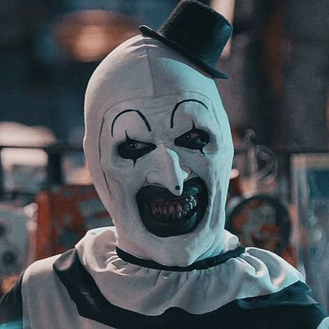 Art The Clown Makeup Terrifier, Terrifer2 Clown, Movie Icons Pfp, Teriffier Clown, Art Clown Terrifier, The Terrifier Clown, Hear Me Out People, Hear Me Out Cake Ideas, Art The Clown Pfp