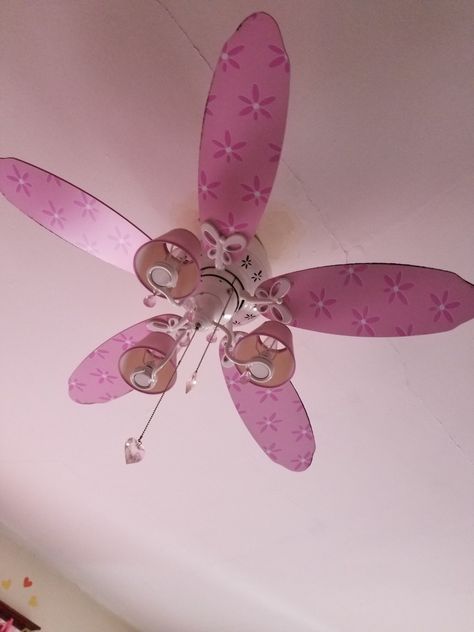 Painted Fan Blades Aesthetic, Painting Fan Blades, Painted Ceiling Fans, Ceiling Fan Painting Ideas, Painted Fan Blades, Flower Ceiling, Barbie Fairytopia, 2010s Nostalgia, Painted Fan