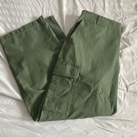 Uniqlo Cargo pants Uniqlo Cargo Pants, Uniqlo Pants, Straight Pants, Uniqlo, Cargo Pants, The Social, Fashion Shop, Fashion Home, Buy And Sell