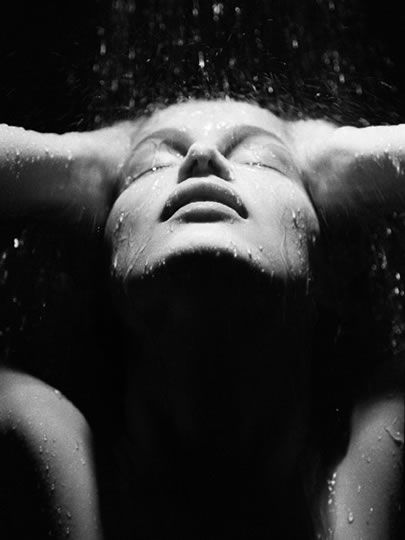 laetitia casta by domenique isserman Shower Photoshoot, Water Shoot, Behind Blue Eyes, Photographie Portrait Inspiration, Blog Art, Laetitia Casta, Eyes Closed, Face Photography, Six Feet Under