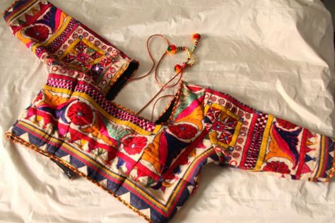 Kutch embroidery on blouses Kutchi Work Blouse, Different Types Of Embroidery, Choli Blouse Design, Kutch Work Designs, Navratri Dress, Embroidery Embellishments, Choli Blouse, Kutch Work, Blouse Design Images