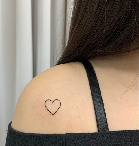 Emoji Heart Tattoo, Side Arm Tattoo, Small Heart Tattoo, Side Arm Tattoos, Emoji Heart, Small Heart Tattoos, Pink Tattoo, Tattoo Feminina, Dope Tattoos