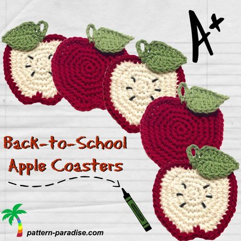 Back to school Apple Coasters - Free Crochet pattern Crochet Teacher Gifts, Appliques Au Crochet, Crochet Apple, Crochet Fruit, Crochet Coaster Pattern, Crochet Food, Crochet Kitchen, Crochet Diy, Crochet Applique