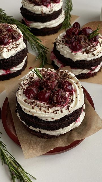 Pretty Desserts Aesthetic, Mini Black Forest Cake, Forest Cakes, Cake Whipped Cream, Liquor Recipes, Ideas Lunch, Girl Routine, Friday Blessings, Recipes Fall