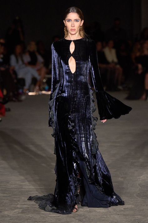 Ruffled Gown, Christian Siriano, Couture Gowns, Fall 2022, Beautiful Gowns, Couture Fashion, Look Fashion, New York Fashion, Runway Fashion